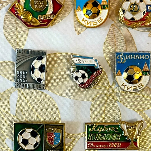 Set Of 28 VTG Soviet-era pins badges related to the Dynamo Kyiv football club - Picture 5 of 6